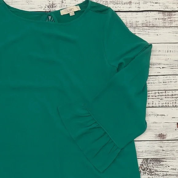 LOFT Vibrant Green Blouse with Bell Sleeves Sz. M - Picture 5 of 8